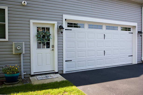 24/7 Emergency Garage Door Panel Replacement experts in Smithers, WV